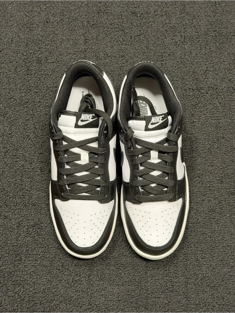 DS Nike Panda Dunk Men’s 8 Women’s 9.5